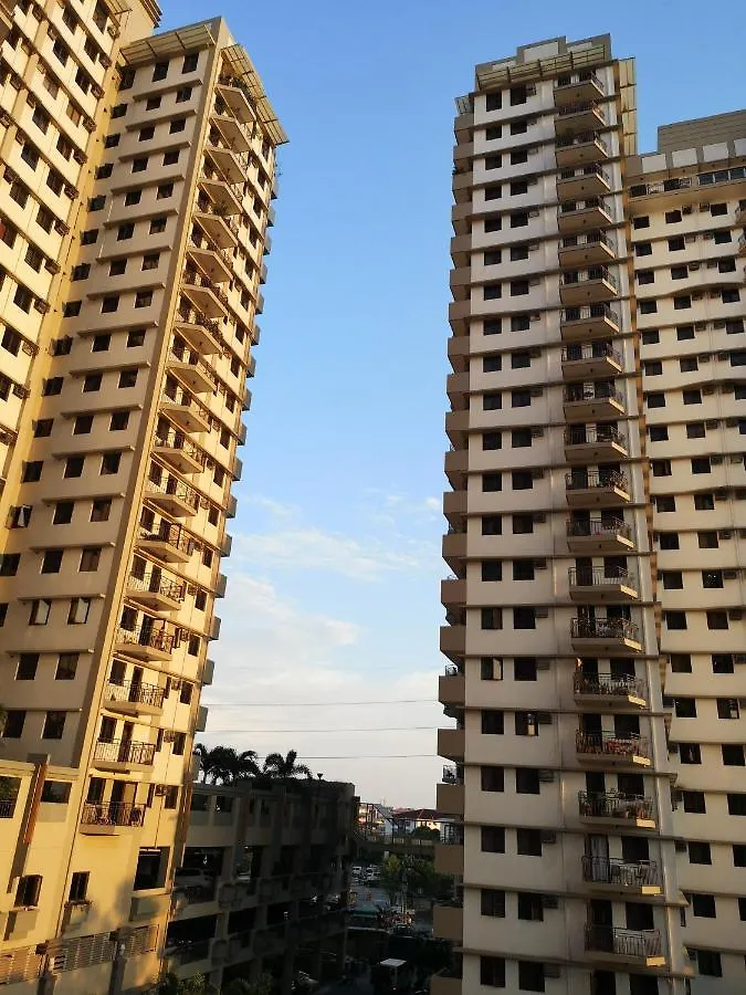 アパートホテル R3's Two-bedroom Minimalist Unit Taguig マニラ市