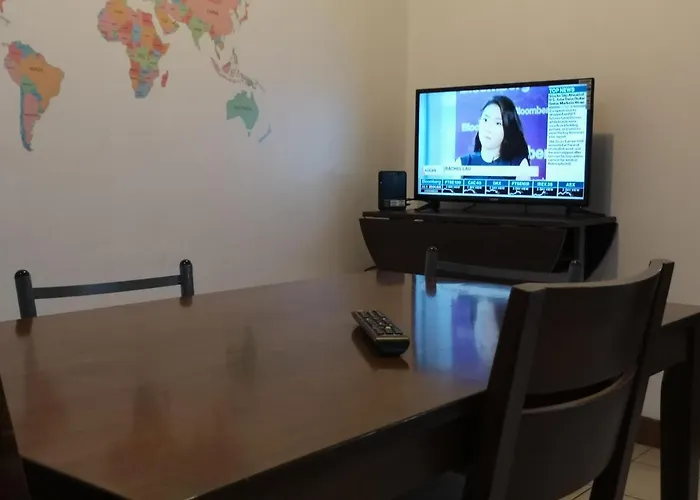 R3's Two-bedroom Minimalist Unit Taguig アパートホテル
