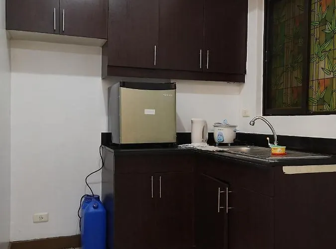 R3's Two-bedroom Minimalist Unit Taguig * マニラ市