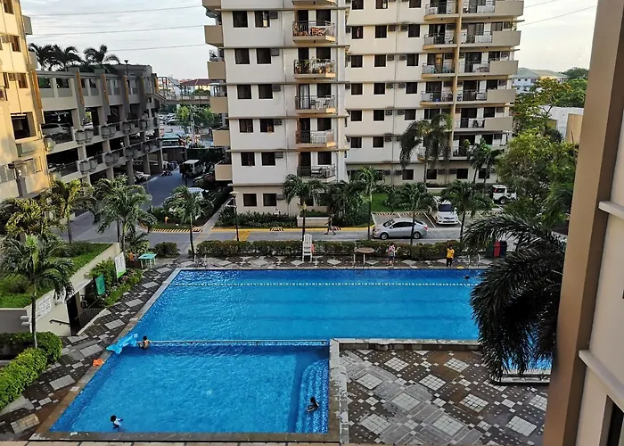 R3's Two-bedroom Minimalist Unit Taguig アパートホテル マニラ市