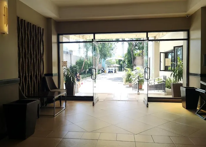 R3's Two-bedroom Minimalist Unit Taguig * マニラ市