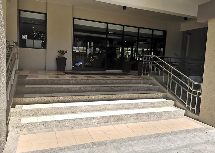 アパートホテル R3's Two-bedroom Minimalist Unit Taguig